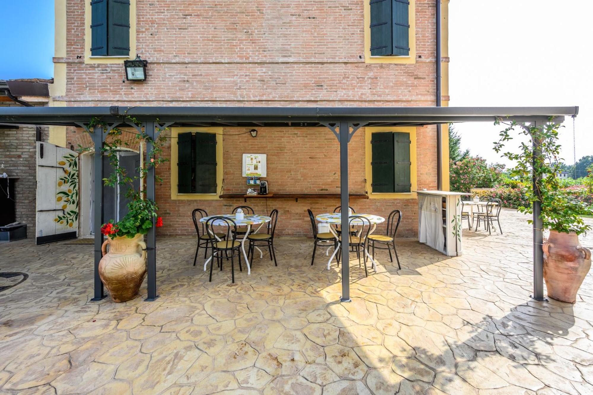 La Casa Di Valeria - Modena Acomodação com café da manhã Exterior foto